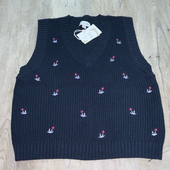 (Bin 21)  Free Assembly, navy blue ribbed knit sweater vest w/ flowers, Size L - Picture 1 of 3
